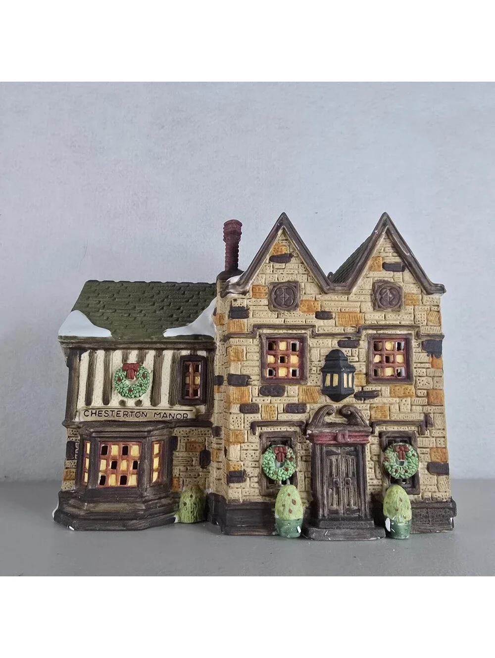 Department 56 Chesterton Manor Dickens Village Series 6568-4 Christmas House
